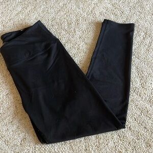 Black cross over leggings sz M short Maurices